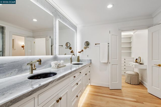 15 Los Dedos, Orinda, CA 94563