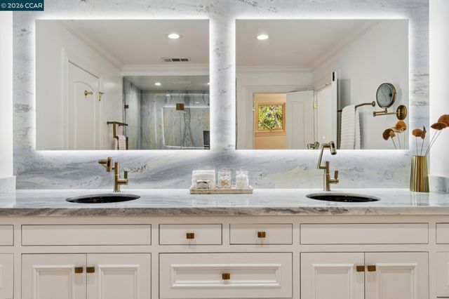 15 Los Dedos, Orinda, CA 94563