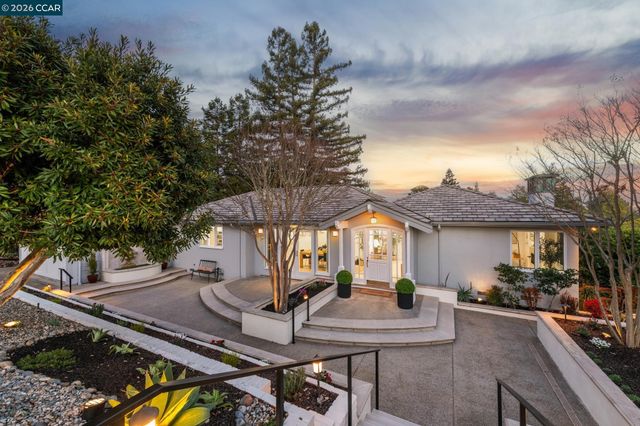 15 Los Dedos, Orinda, CA 94563