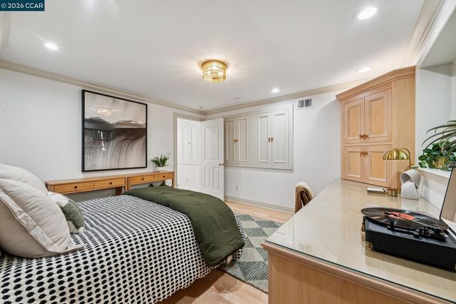 15 Los Dedos, Orinda, CA 94563