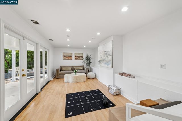 15 Los Dedos, Orinda, CA 94563