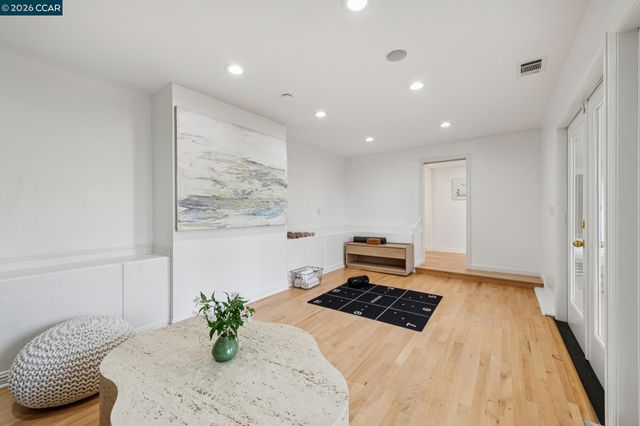 15 Los Dedos, Orinda, CA 94563