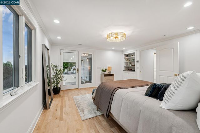 15 Los Dedos, Orinda, CA 94563