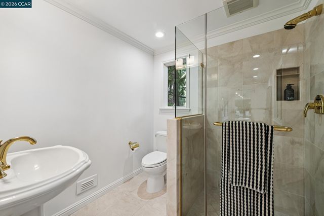 15 Los Dedos, Orinda, CA 94563