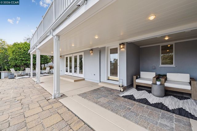 15 Los Dedos, Orinda, CA 94563