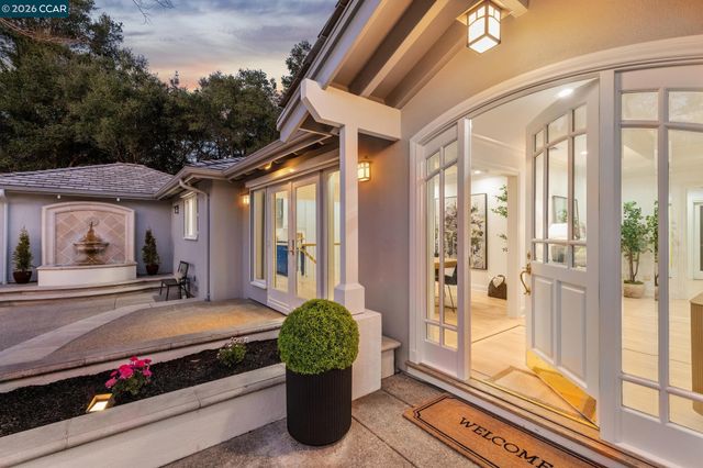 15 Los Dedos, Orinda, CA 94563