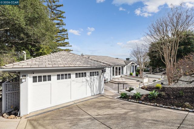 15 Los Dedos, Orinda, CA 94563