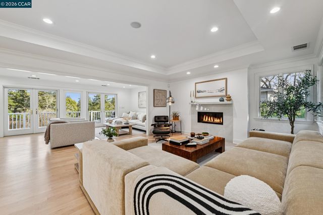 15 Los Dedos, Orinda, CA 94563