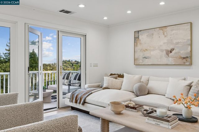 15 Los Dedos, Orinda, CA 94563