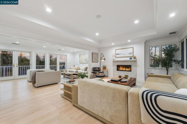 15 Los Dedos, Orinda, CA 94563