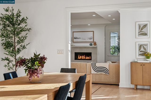 15 Los Dedos, Orinda, CA 94563