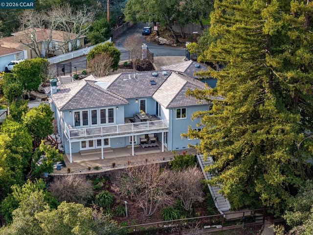 15 Los Dedos, Orinda, CA 94563