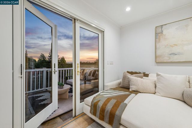 15 Los Dedos, Orinda, CA 94563