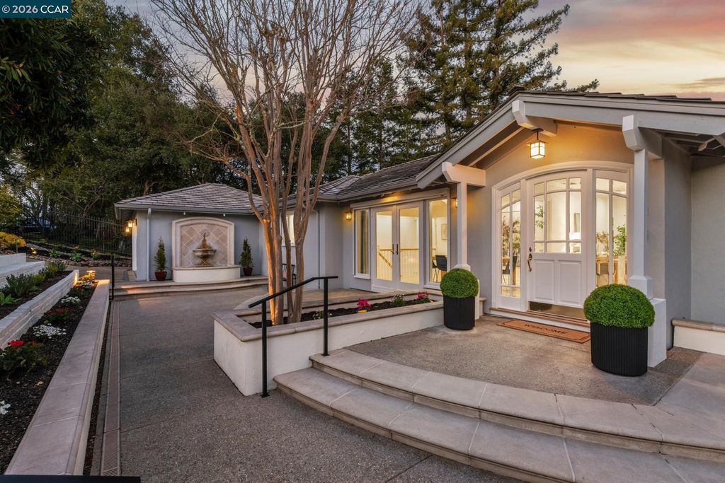 15 Los Dedos, Orinda, CA 94563