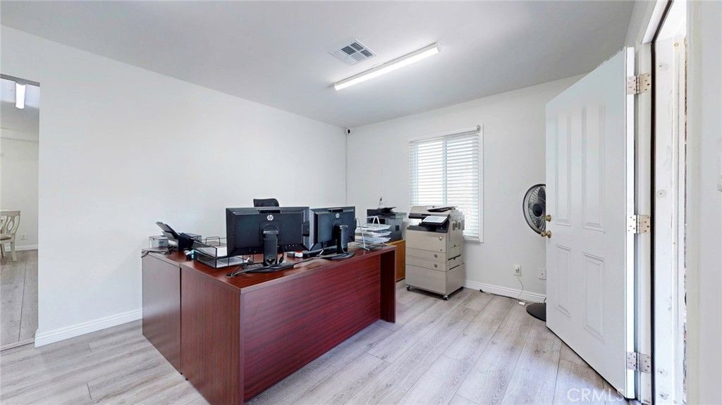 Image 11 of property listing at 6851 Foothill, Tujunga, CA 91042