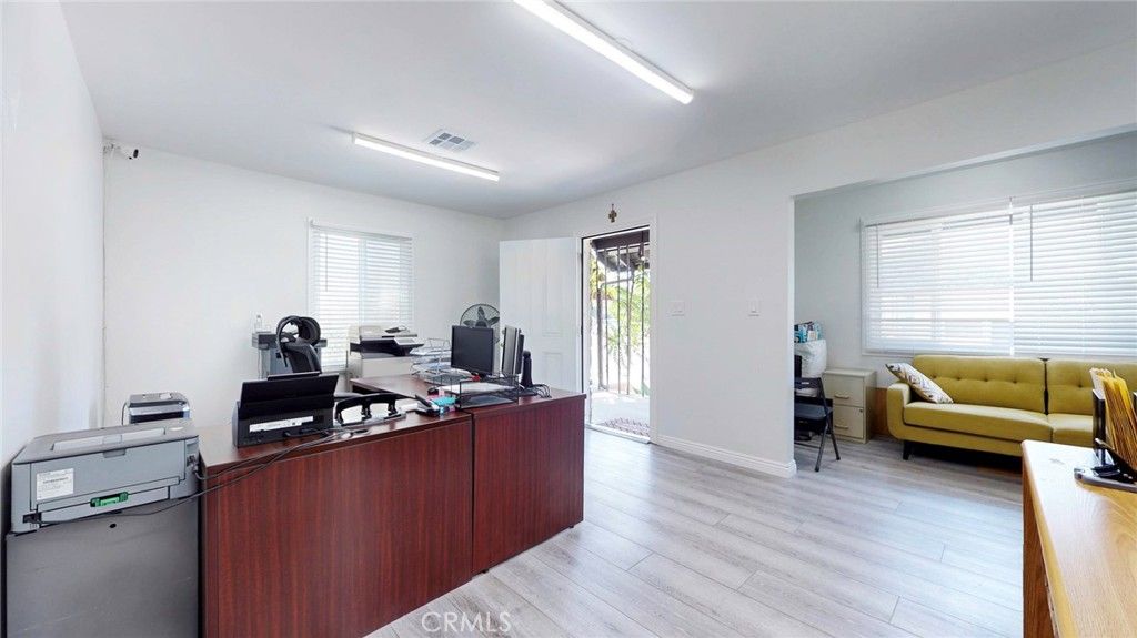 Image 12 of property listing at 6851 Foothill, Tujunga, CA 91042