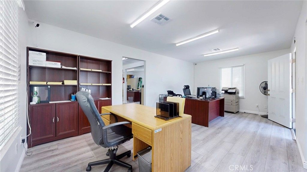 Image 14 of property listing at 6851 Foothill, Tujunga, CA 91042