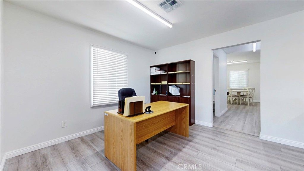 Image 15 of property listing at 6851 Foothill, Tujunga, CA 91042