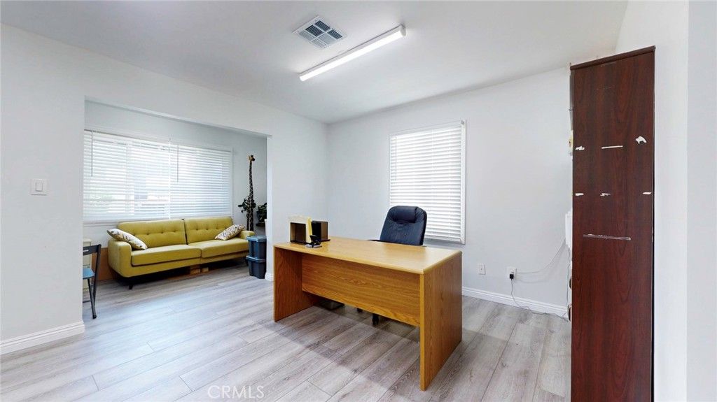 Image 16 of property listing at 6851 Foothill, Tujunga, CA 91042