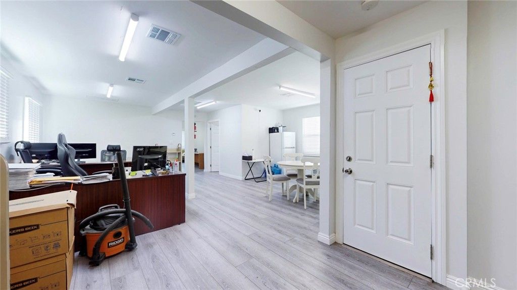 Image 19 of property listing at 6851 Foothill, Tujunga, CA 91042
