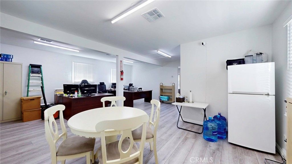 Image 22 of property listing at 6851 Foothill, Tujunga, CA 91042