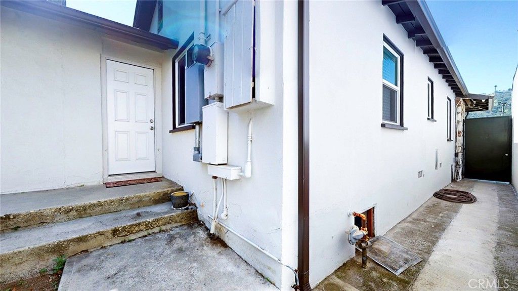 Image 27 of property listing at 6851 Foothill, Tujunga, CA 91042