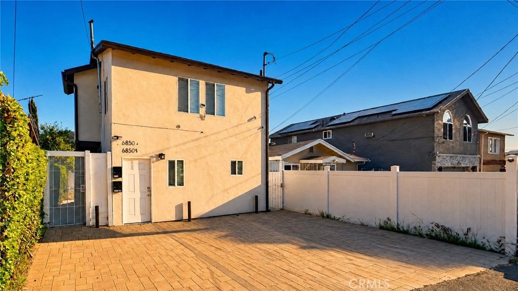 Image 30 of property listing at 6851 Foothill, Tujunga, CA 91042