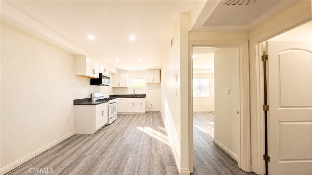 Image 33 of property listing at 6851 Foothill, Tujunga, CA 91042