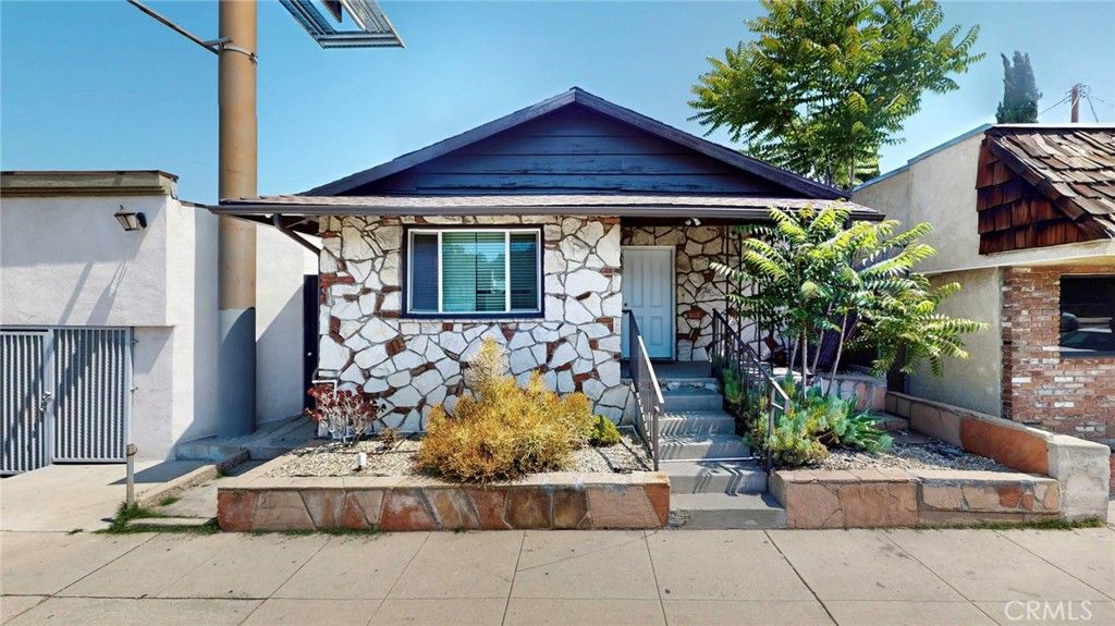 Image 7 of property listing at 6851 Foothill, Tujunga, CA 91042