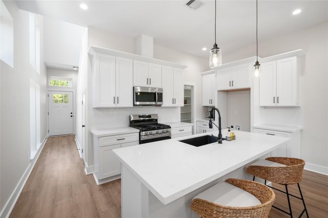 921 East 38th Street, Houston, TX 77022