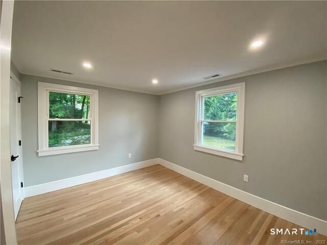 10 Donohue Drive, Norwalk, CT 06851