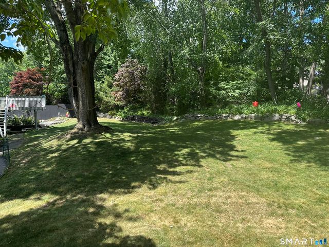10 Donohue Drive, Norwalk, CT 06851