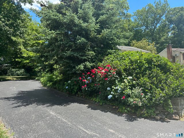 10 Donohue Drive, Norwalk, CT 06851