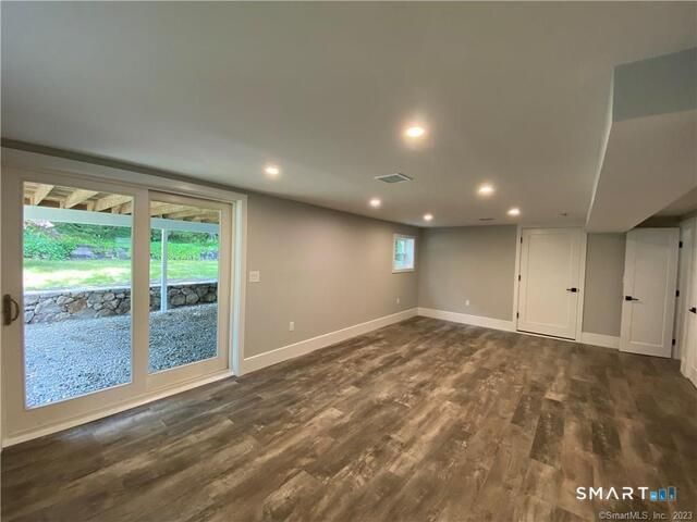 10 Donohue Drive, Norwalk, CT 06851