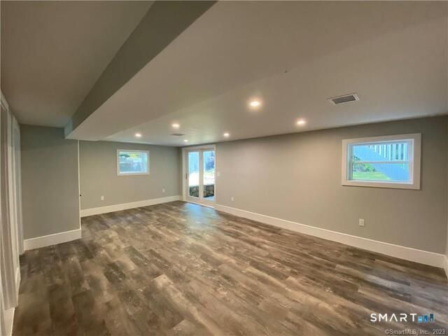 10 Donohue Drive, Norwalk, CT 06851
