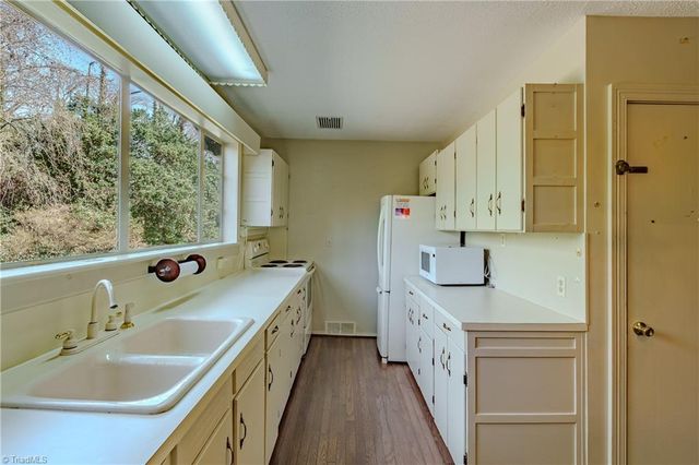 129 Oaklawn Road, Mount Airy, NC 27030