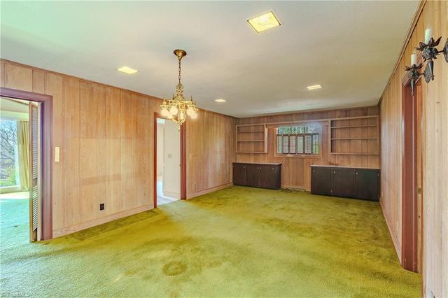 129 Oaklawn Road, Mount Airy, NC 27030