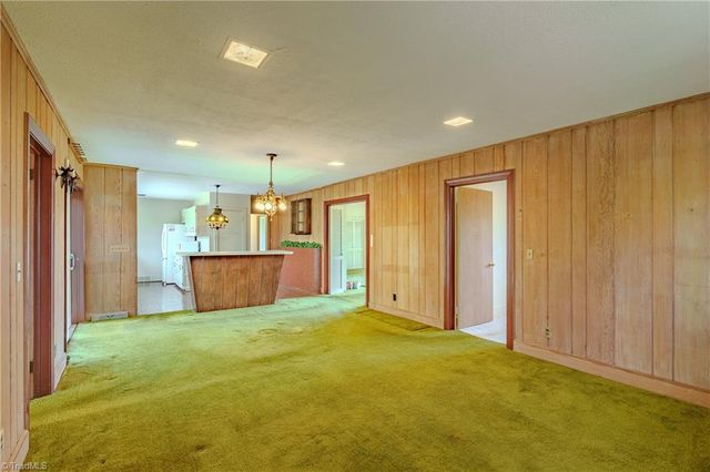 129 Oaklawn Road, Mount Airy, NC 27030