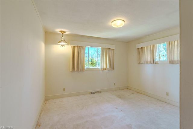 129 Oaklawn Road, Mount Airy, NC 27030