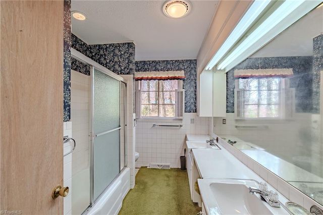 129 Oaklawn Road, Mount Airy, NC 27030