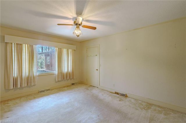 129 Oaklawn Road, Mount Airy, NC 27030