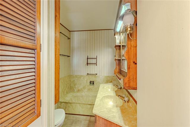 129 Oaklawn Road, Mount Airy, NC 27030