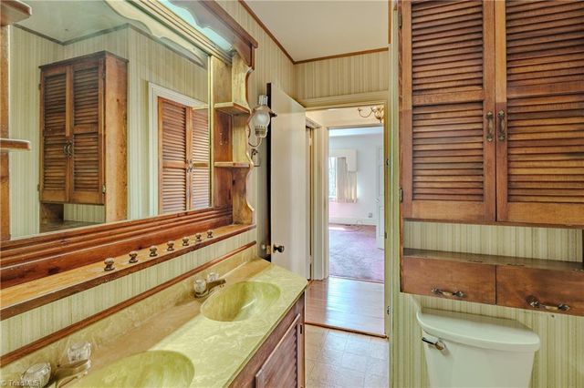 129 Oaklawn Road, Mount Airy, NC 27030