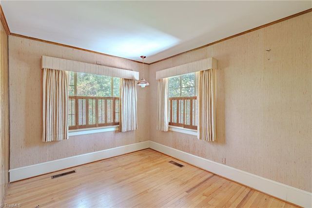 129 Oaklawn Road, Mount Airy, NC 27030