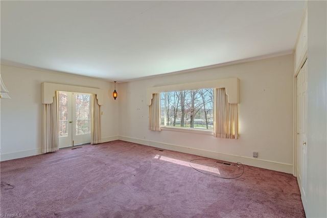 129 Oaklawn Road, Mount Airy, NC 27030