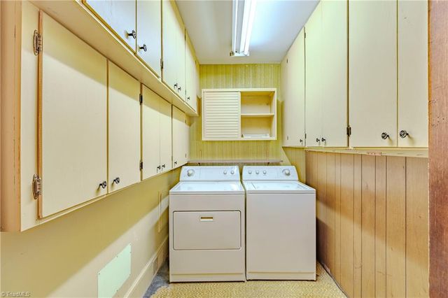 129 Oaklawn Road, Mount Airy, NC 27030