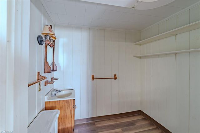 129 Oaklawn Road, Mount Airy, NC 27030