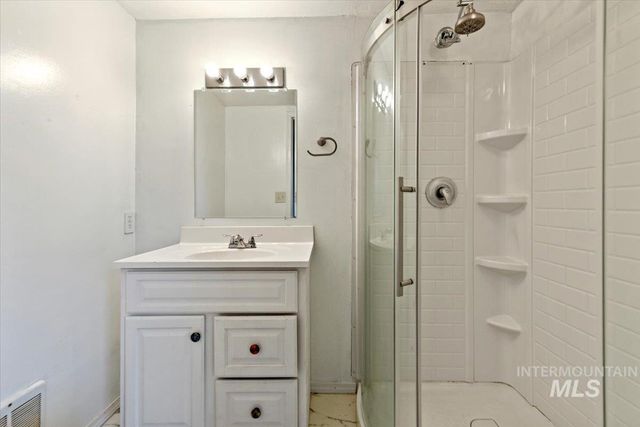 213 E Freeport Street, Caldwell, ID 83605