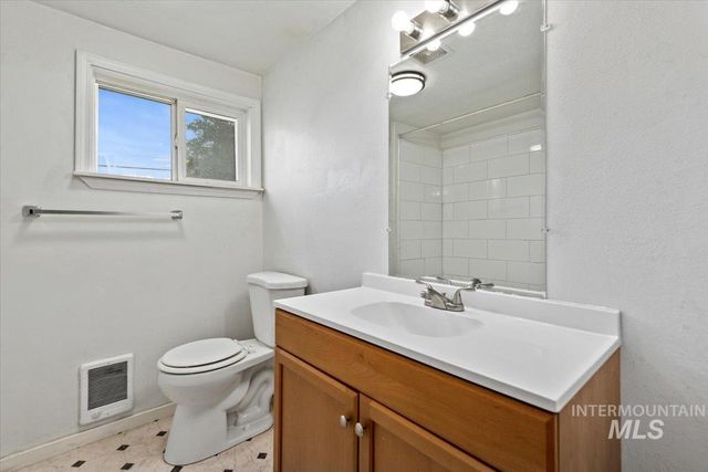 213 E Freeport Street, Caldwell, ID 83605