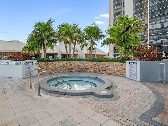 20301 W Country Club Dr 1025, Aventura, FL 33180